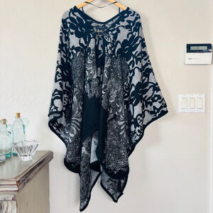 Women's Marc‎ New York cape, One Size, Black and Grey